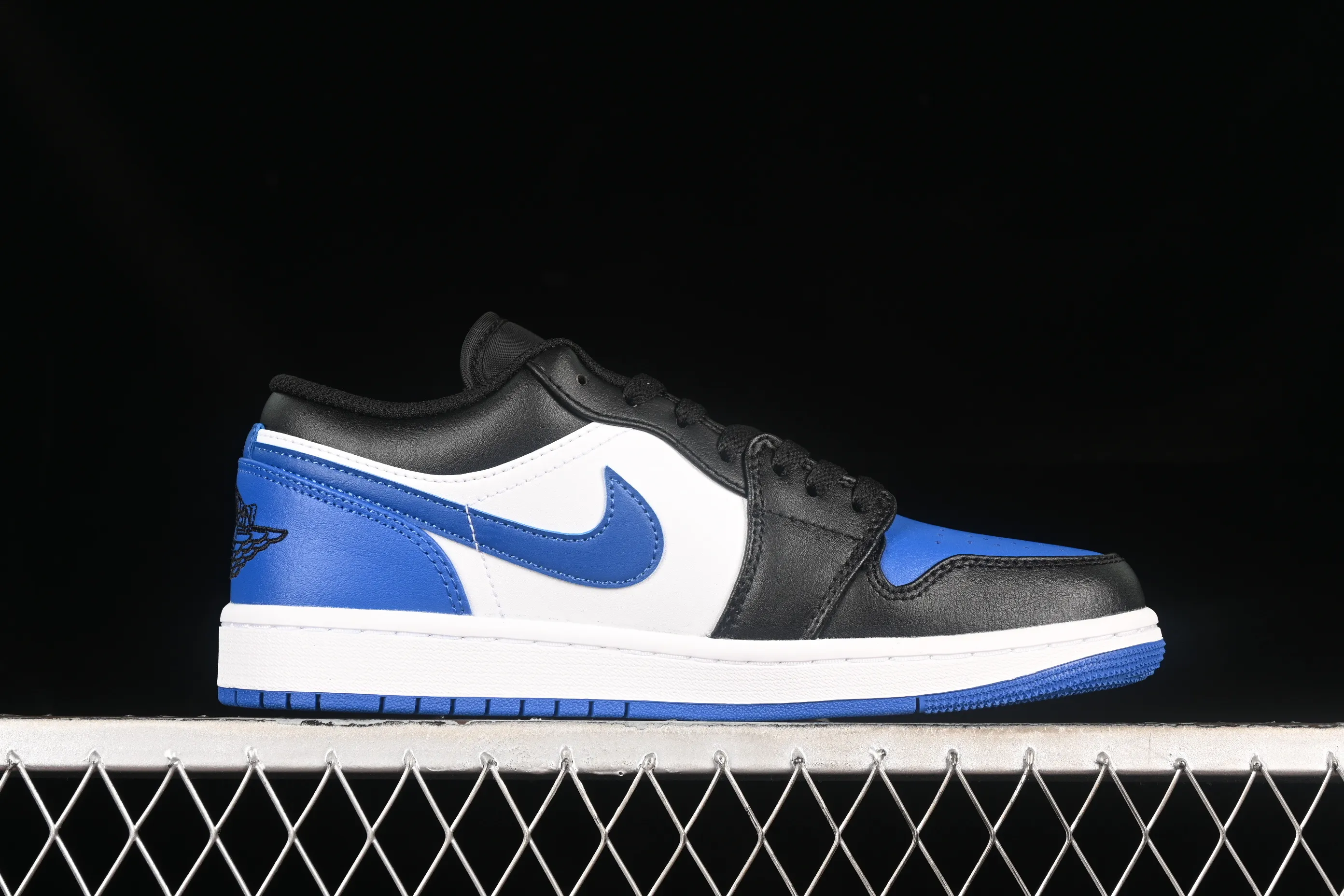 All categories Air Jordan Jordan series basketball shoes Air Jordan 1 Low G version pure original Air Jordan 1 Low AJ1 Joe 1 black and white blue low-top cultural basketball shoes 553558-140